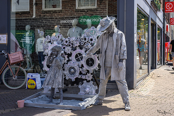 living_statues_nikon_TH_1245